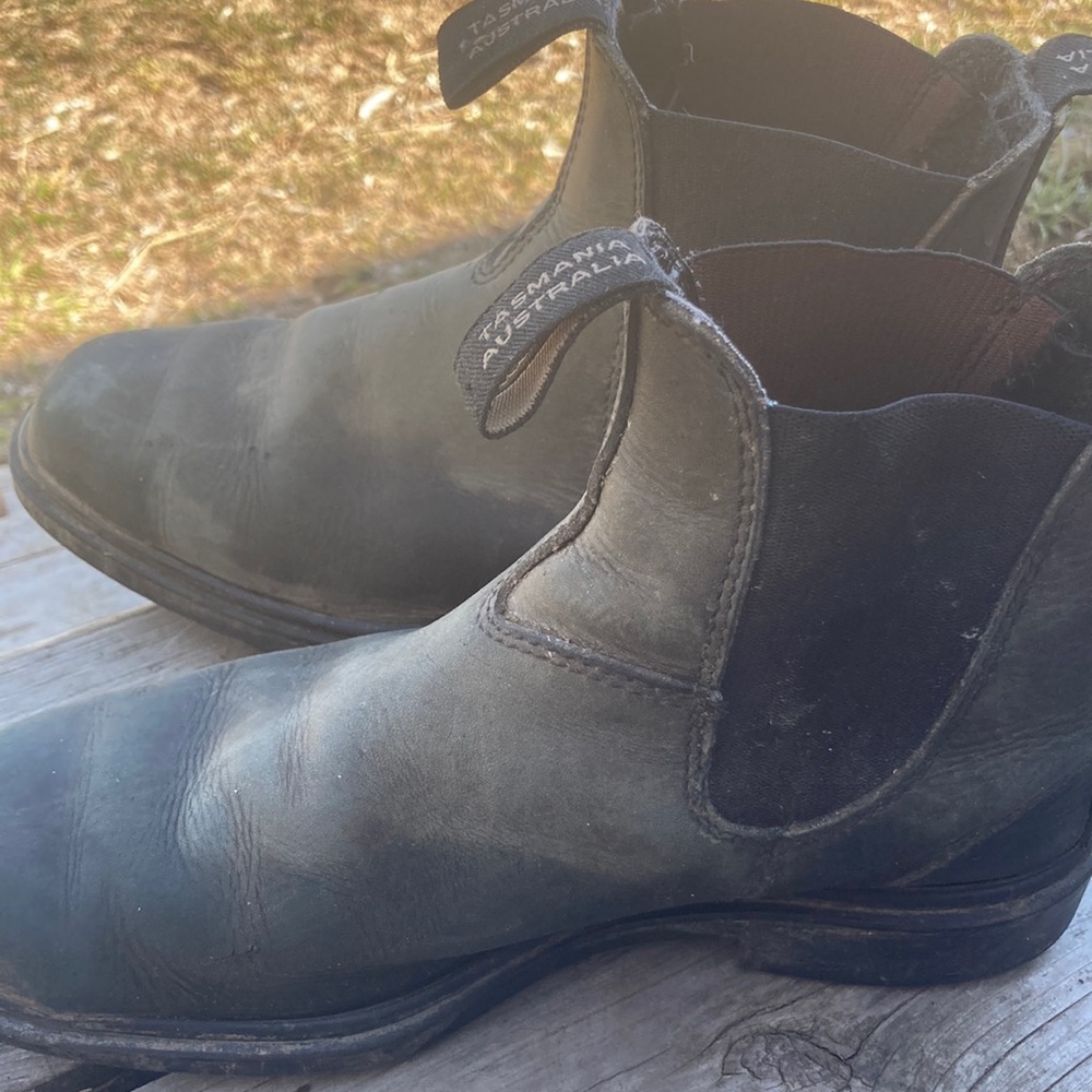 Farm boots, blundstones